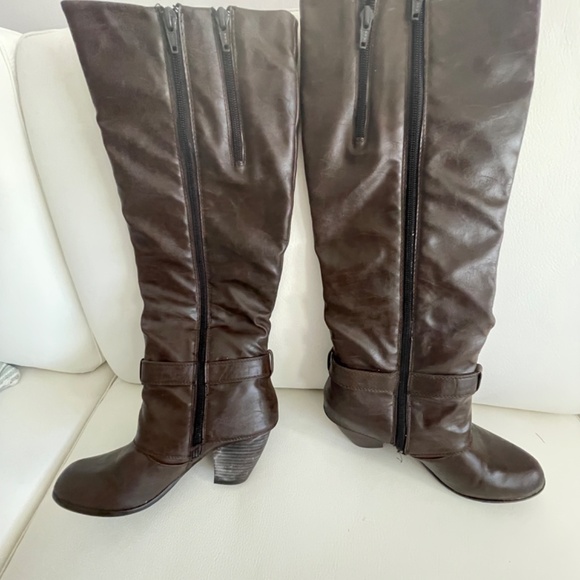 Brown with reddish hue colour knee high faux leather boots - Picture 8 of 10